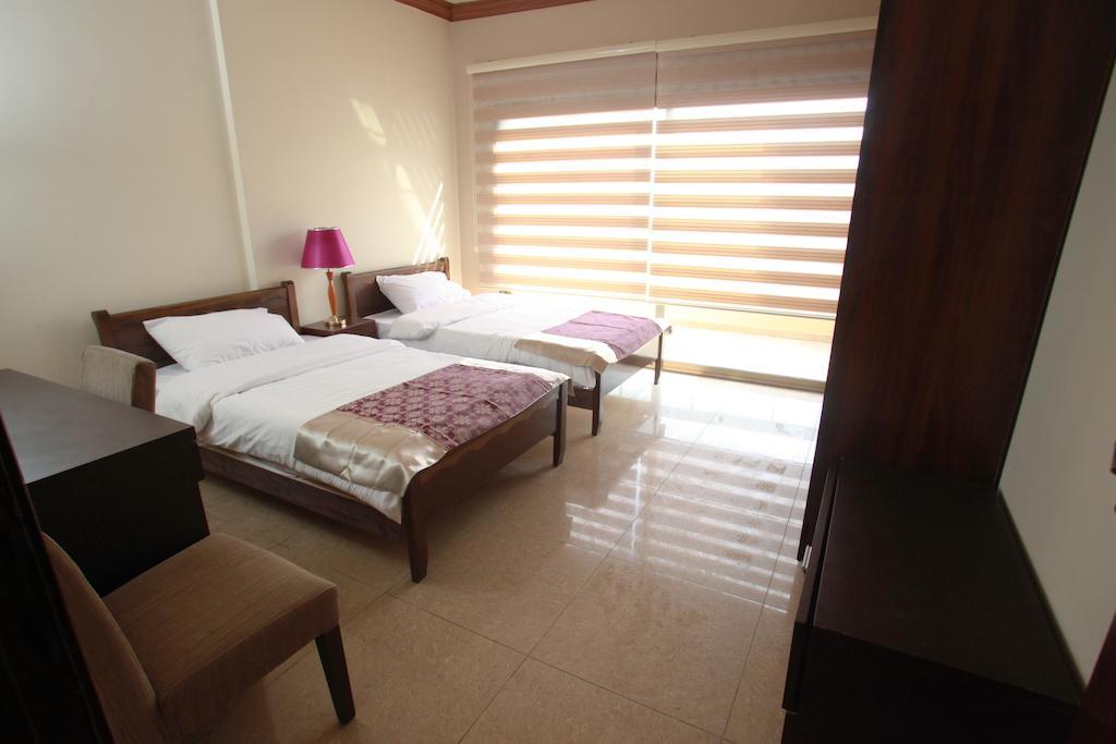 Silver Apartments Бейрут Стая снимка